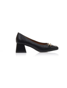 Tsoukalas Обувки на ток в черен цвят, от изкуствена кожа, с метална катарама и квадратен ток