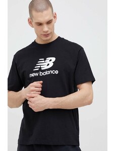 Памучна тениска New Balance в черно с десен
