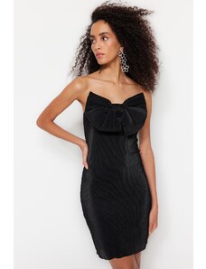 Trendyol Модерна черна вталена вечерна рокля с подплата и плетена текстура