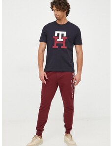 Памучен спортен панталон Tommy Hilfiger в бордо с апликация