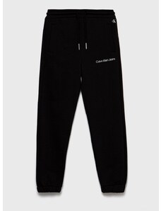Детски спортен панталон Calvin Klein Jeans в черно с изчистен дизайн