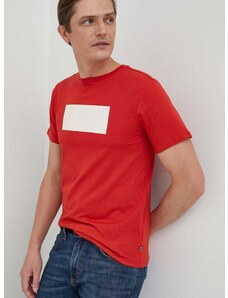 Памучна тениска Guess в червено с принт