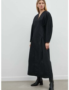 Памучна рокля By Malene Birger в черно дълъг модел разкроен модел
