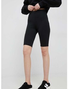 Къс панталон Calvin Klein в черно с изчистен дизайн със стандартна талия
