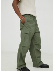 Памучен панталон Samsoe Samsoe в зелено със стандартна кройка