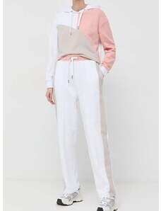 Памучен спортен панталон Armani Exchange в бяло с принт