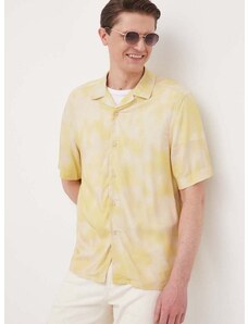 Риза Calvin Klein мъжка в жълто със стандартна кройка