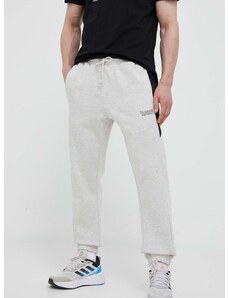 Памучен спортен панталон Hummel в сиво с изчистен дизайн