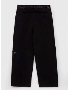 Детски спортен панталон Guess в черно с изчистен дизайн