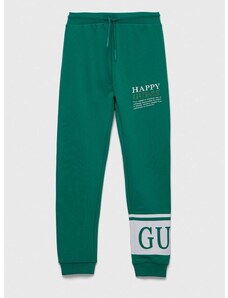 Детски памучен спортен панталон Guess в зелено с принт