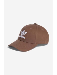 Памучна шапка с козирка adidas Originals 0 в кафяво с десен IB9970