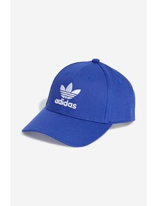 Памучна шапка с козирка adidas Originals в синьо с десен