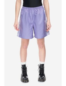Къс панталон adidas Originals в лилаво с апликация с висока талия