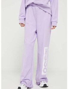 Памучен панталон HUGO в лилаво с принт