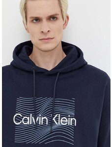 Памучен суичър Calvin Klein в тъмносиньо с качулка с принт