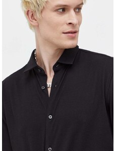 Памучна риза HUGO мъжка в черно с кройка по тялото класическа яка 50494515