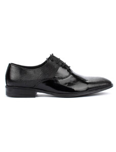 Мъжки елегантни лачени обувки в черно от естествена кожа