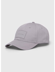 Памучна шапка с козирка Calvin Klein в сиво с апликация K50K511296