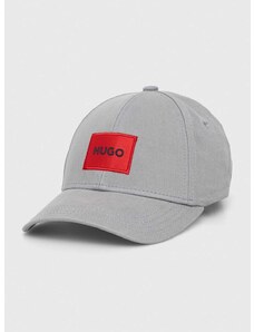 Памучна шапка с козирка HUGO в черно с апликация 50492745