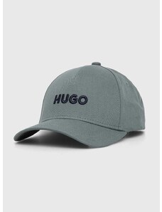 Памучна шапка с козирка HUGO в зелено с апликация 50496033