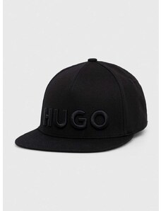Шапка с козирка HUGO в черно с апликация 50510116