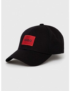 Памучна шапка с козирка HUGO в черно с апликация 50492745