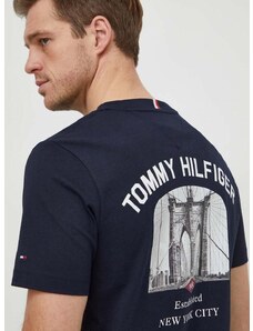 Памучна тениска Tommy Hilfiger в тъмносиньо с принт MW0MW33697
