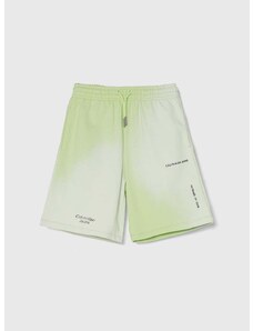 Детски памучен къс панталон Calvin Klein Jeans в зелено