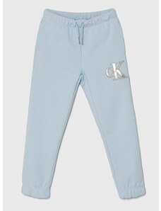 Детски спортен панталон Calvin Klein Jeans в синьо с апликация