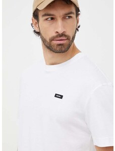 Памучна тениска Calvin Klein в бяло с изчистен дизайн K10K112749