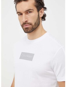 Памучна тениска Calvin Klein в бяло с апликация K10K112403