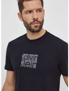 Памучна тениска Calvin Klein в черно с апликация K10K112498