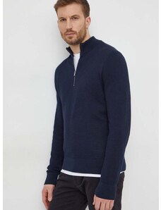 Памучен пуловер BOSS в тъмносиньо от лека материя с ниско поло 50505997