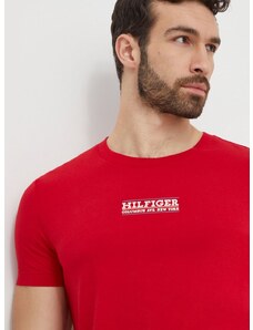 Памучна тениска Tommy Hilfiger в червено с принт MW0MW34387