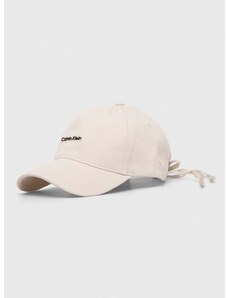 Памучна шапка с козирка Calvin Klein в бежово с апликация K60K611905