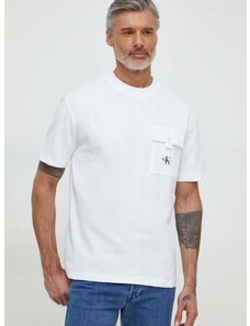 Тениска Calvin Klein Jeans в бяло с апликация J30J325214