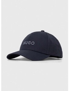 Памучна шапка с козирка HUGO в синьо с апликация 50496033