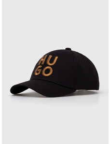 Памучна шапка с козирка HUGO в черно с апликация 50502584