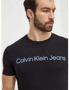 Памучна тениска Calvin Klein Jeans в черно с принт J30J322344