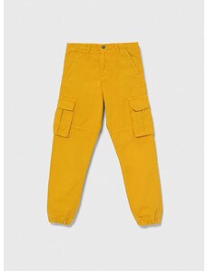 Детски памучен панталон Guess в жълто с изчистен дизайн