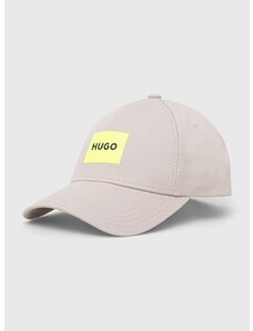 Памучна шапка с козирка HUGO в сиво с принт 50513365