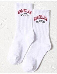 Creative Дамски чорапи в бяло с надпис "BROOKLYN 1898" - код WZ2262