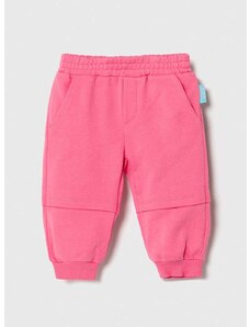 Бебешки памучен спортен панталон Emporio Armani x The Smurfs в розово с изчистен дизайн