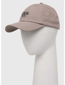 Памучна шапка с козирка Gestuz в сиво с апликация 10908928
