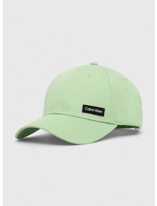 Памучна шапка с козирка Calvin Klein в зелено с апликация K50K510487