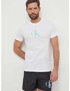 Памучна тениска Calvin Klein в бяло с принт KM0KM00971
