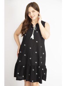 Şans Women's Black Plus Size Woven Fabric Collar Laced Hem Tiered Dress
