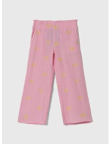 Детски памучен панталон Guess в розово с десен