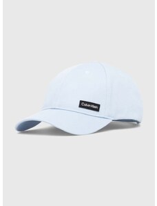Памучна шапка с козирка Calvin Klein в синьо с апликация K50K510487