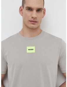 Памучна тениска HUGO в сиво с апликация 50447978